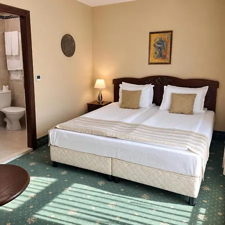 Hotel Retro 3*