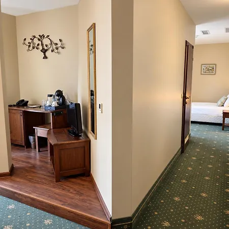 Hotel Retro 3*